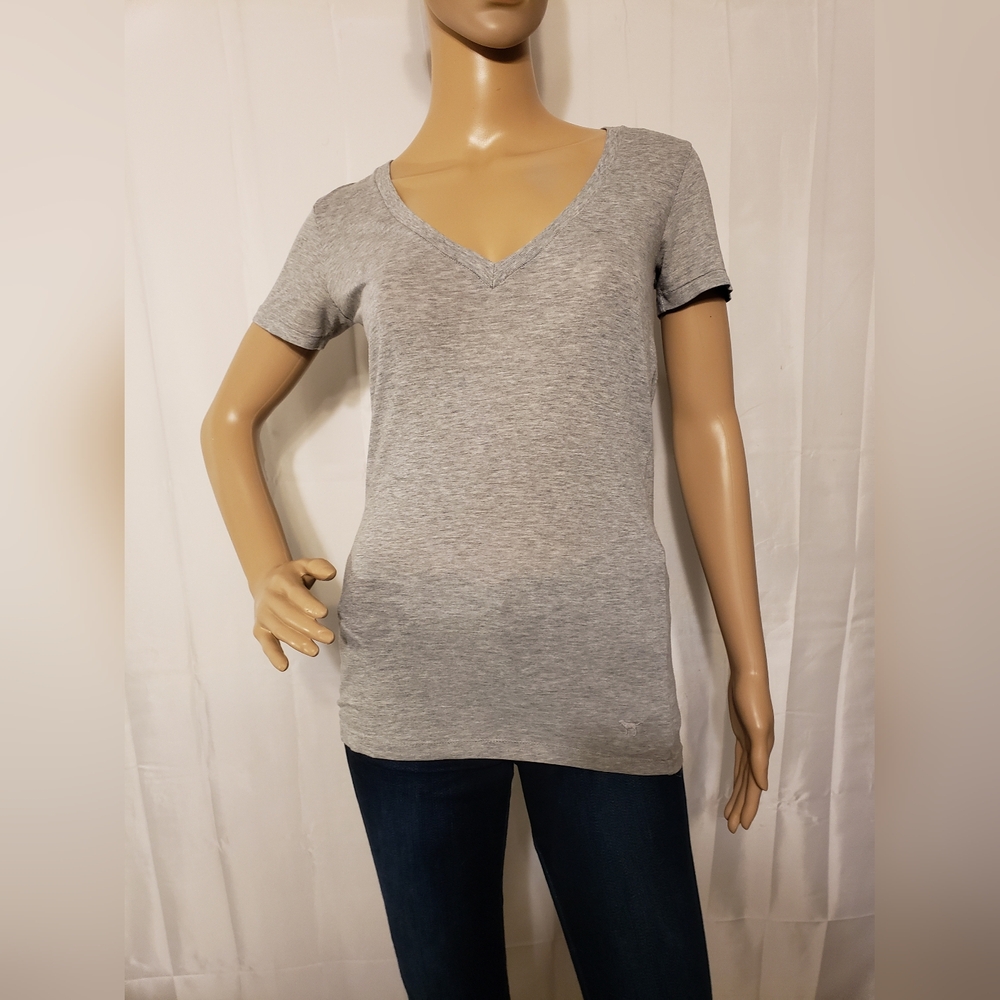 Vs pink v-neck t-shirt
